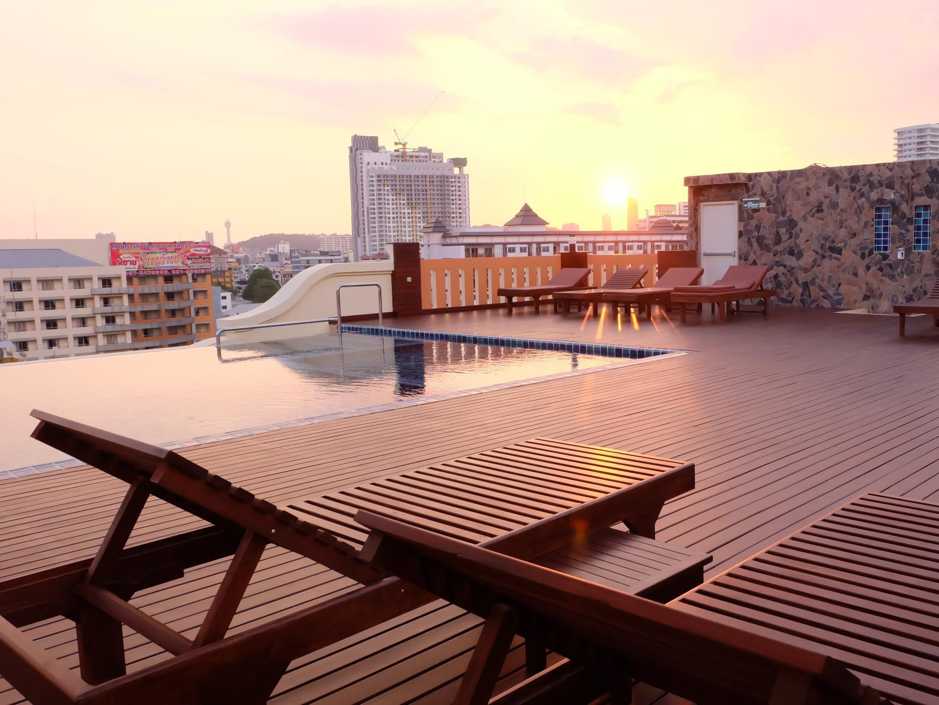 D Hotel Pattaya Esterno foto