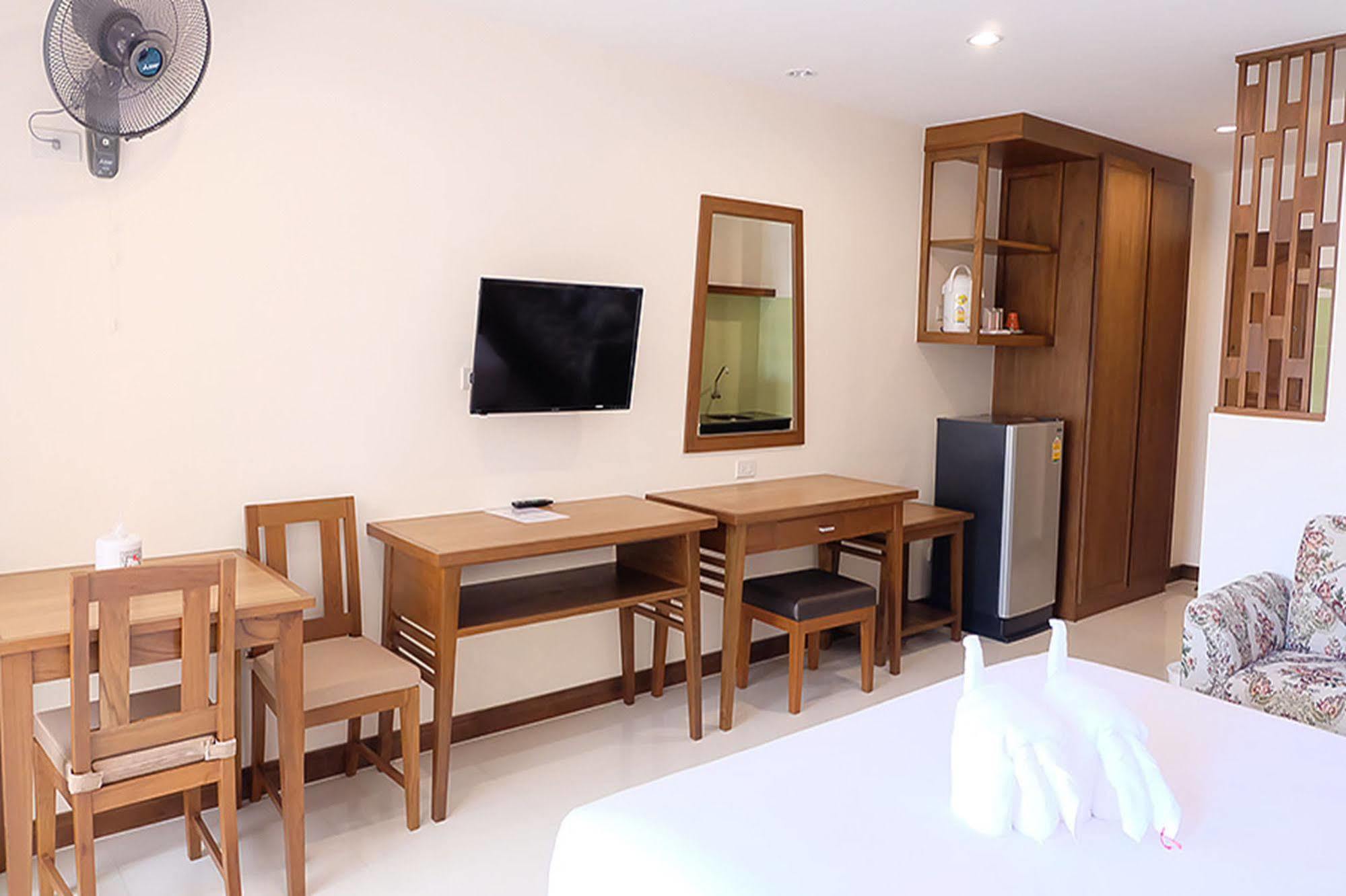 D Hotel Pattaya Esterno foto
