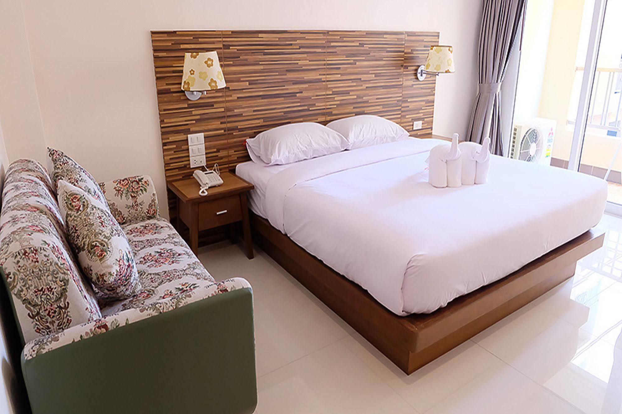 D Hotel Pattaya Esterno foto