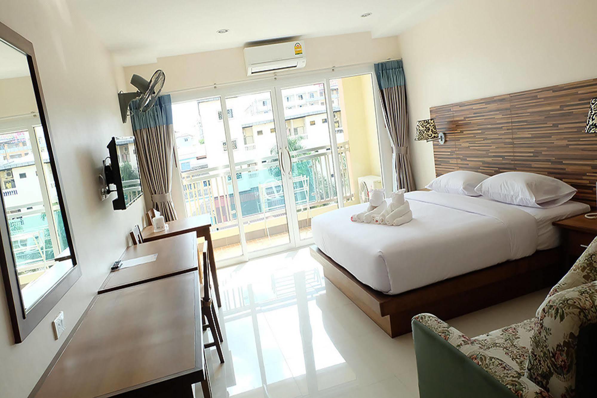 D Hotel Pattaya Esterno foto